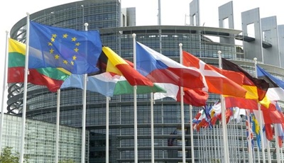 Egy felmérés szerint a brit részvétel sem sodorná veszélybe az EPP győzelmét