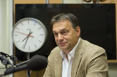 A Jobbik szerint az oligarchákon keresztül folynak ki a közbeszerzések milliárdjai