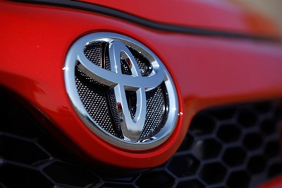 A Toyota 10,2 millió új autó eladásával számol az idén világszerte