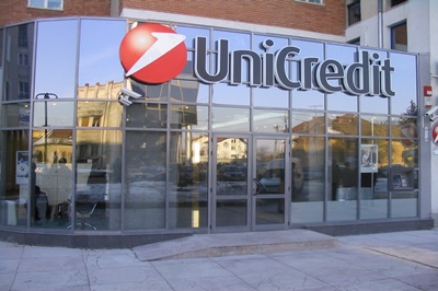 Komolyan javíthatja tőkehelyzetét az Unicredit