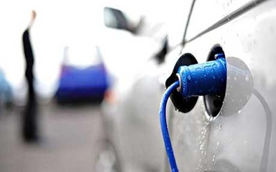 Elektromos autók: nemsokára csökken az akkumulátorok súlya