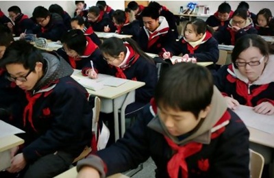 Hétfőre is tanítási szünetet hirdetett a hongkongi oktatási hivatal