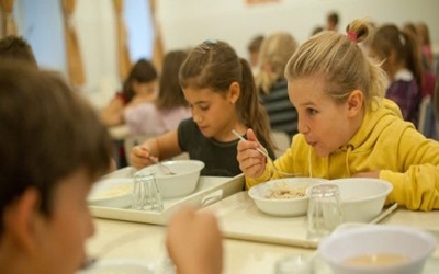 Az egészséges étkezést népszerűsítik az iskolákban