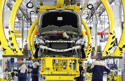 Az autógyárak nyári leállása húzta le az ipari termelést