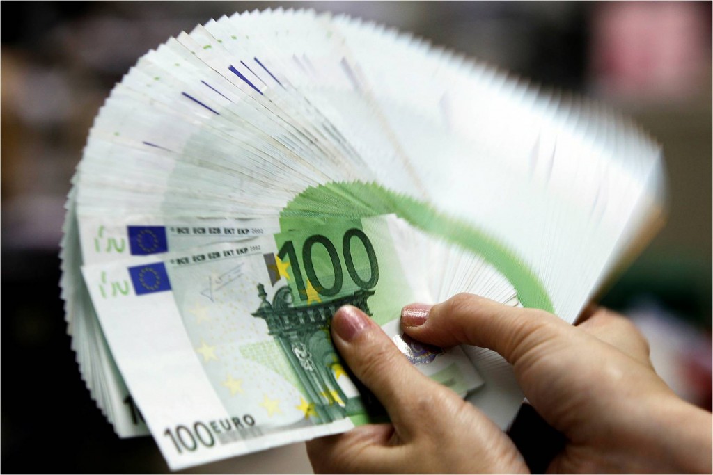 320 forintot is érhet egy euró az év végére