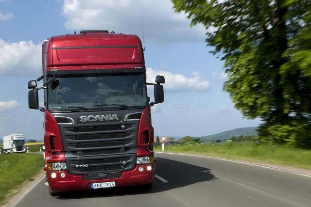 Belgiumban megbírságolták a kamionjukban pihenő sofőröket