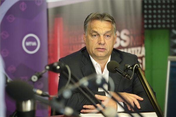 Orbán a rádióban magyarázza a Quaestor-ügyet