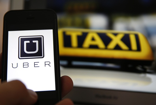 Faképnél hagyott egy Uber sofőr két adóellenőrt