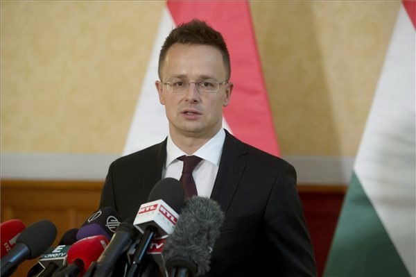 Szijjártó szerint a magyar kormány patrióta gazdaságpolitikát folytat 