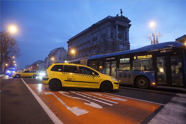Budapestre érkezik a Taxify