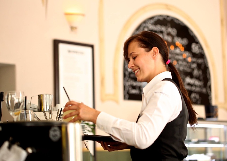 Az éttermi szolgáltatások áfacsökkentése a bérfejlesztést szolgálja