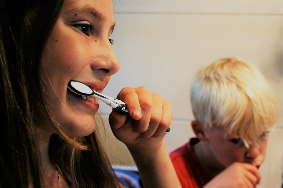 Több ezer gyermek fogászati vizsgálatát végezte el a Gyermekmentő Szolgálat