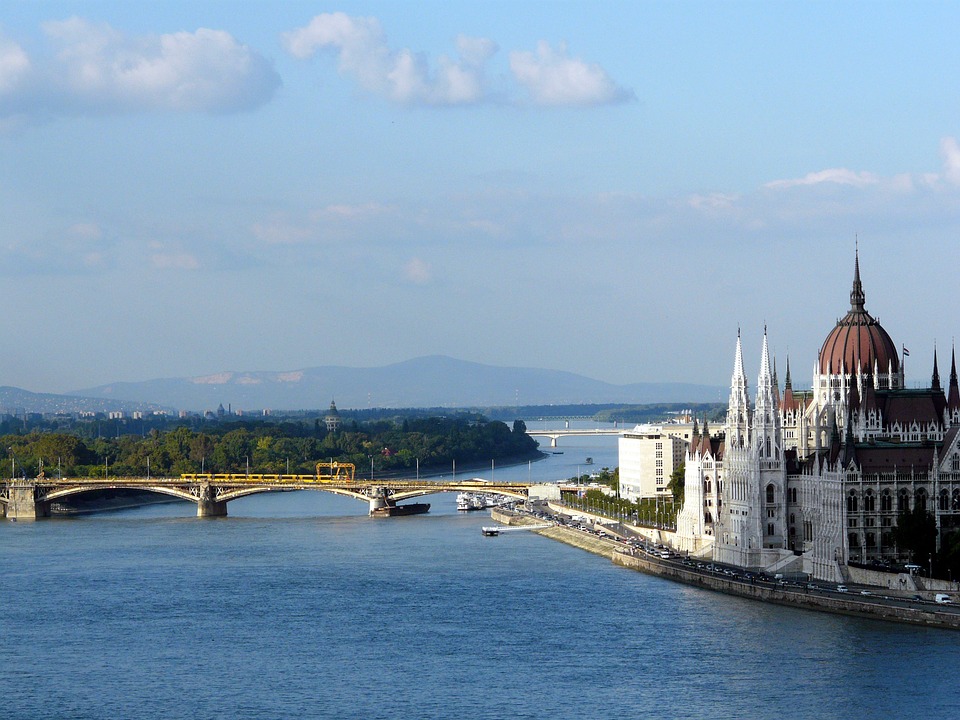 A Duna alacson vízszintje miatt csökkenhet a vízi áruszállítás