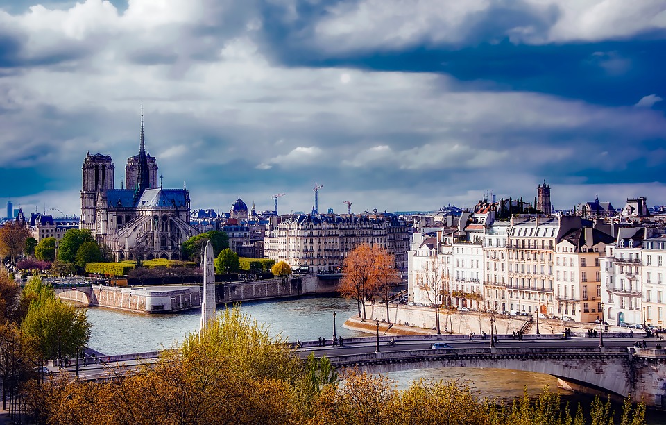 Felére eshet vissza a turizmus Párizsban