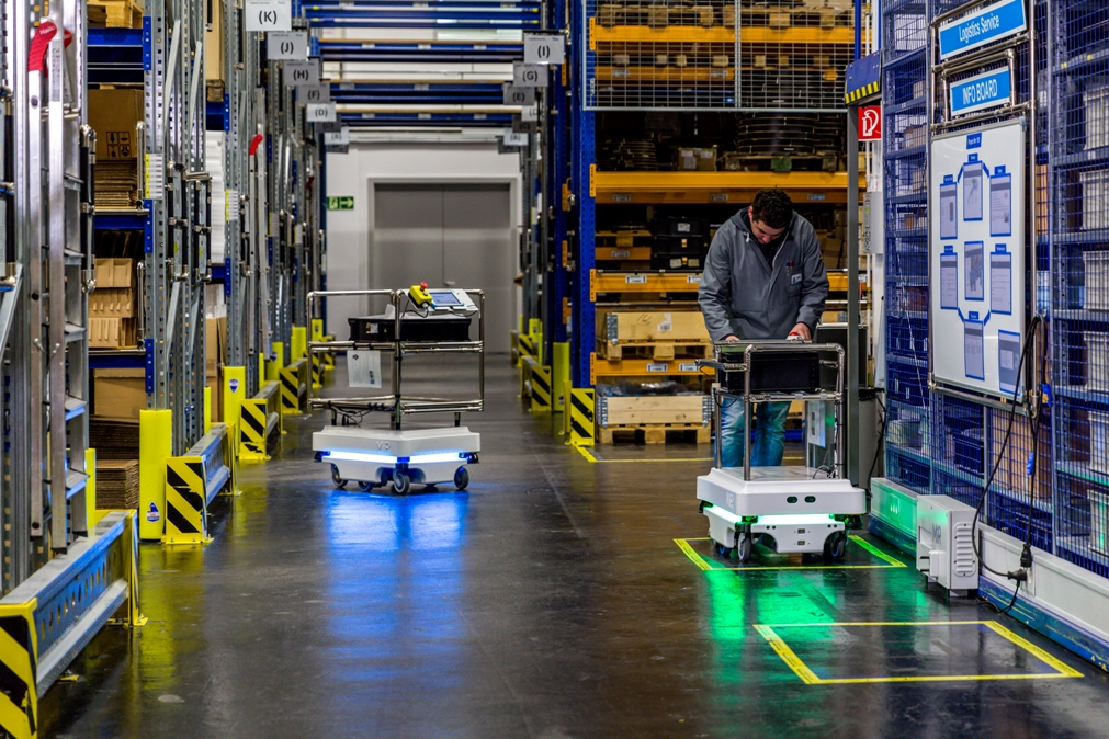 Mobil robotok a csomagolóiparban: Hogyan lesznek alkalmazkodni képes gyári munkások?