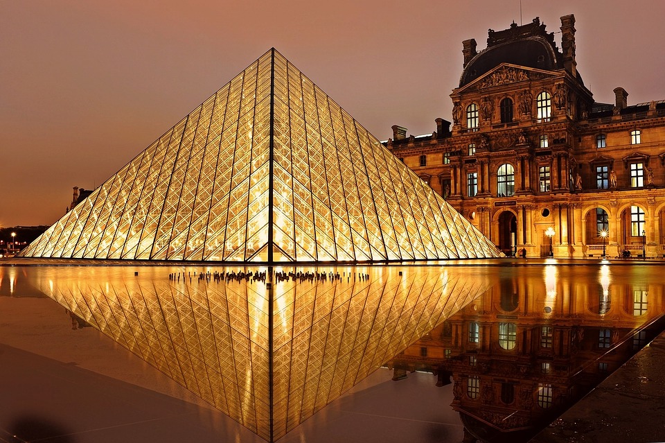 Létszámhiánnyal küszködik a párizsi Louvre