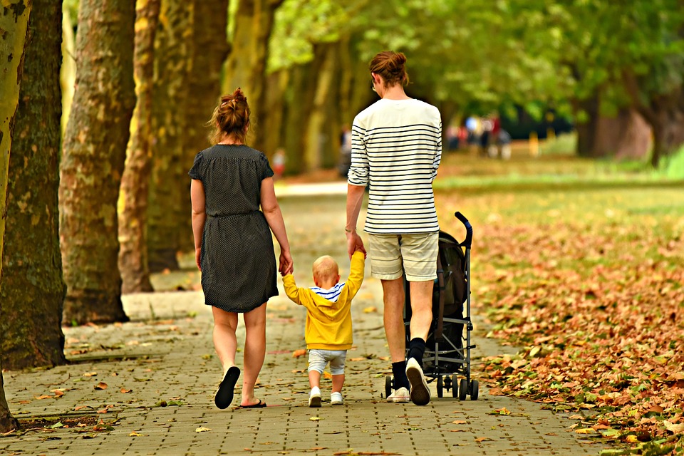 Lengyelországban kibővítik a családtámogatási programot