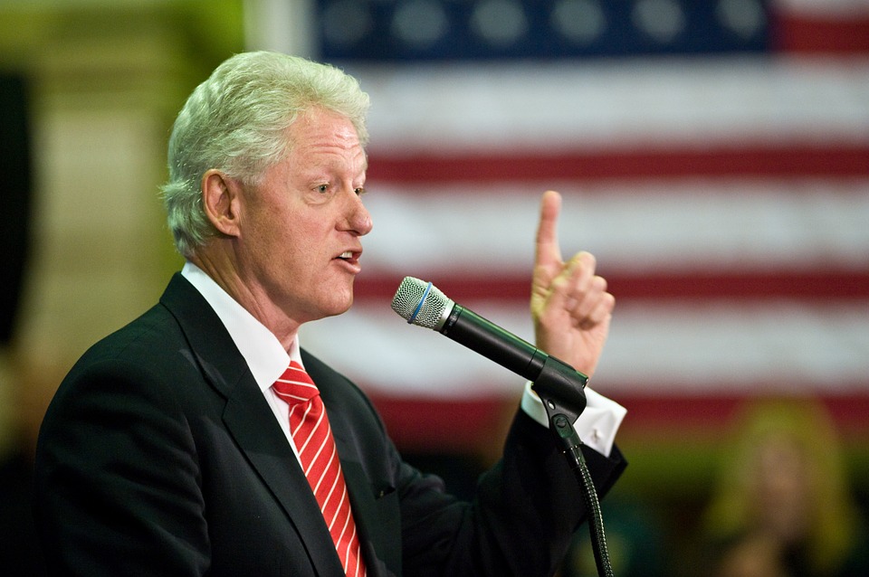 Nem nagyon akarnak a demokrata párti politikusok Bill Clintonnal kampányolni