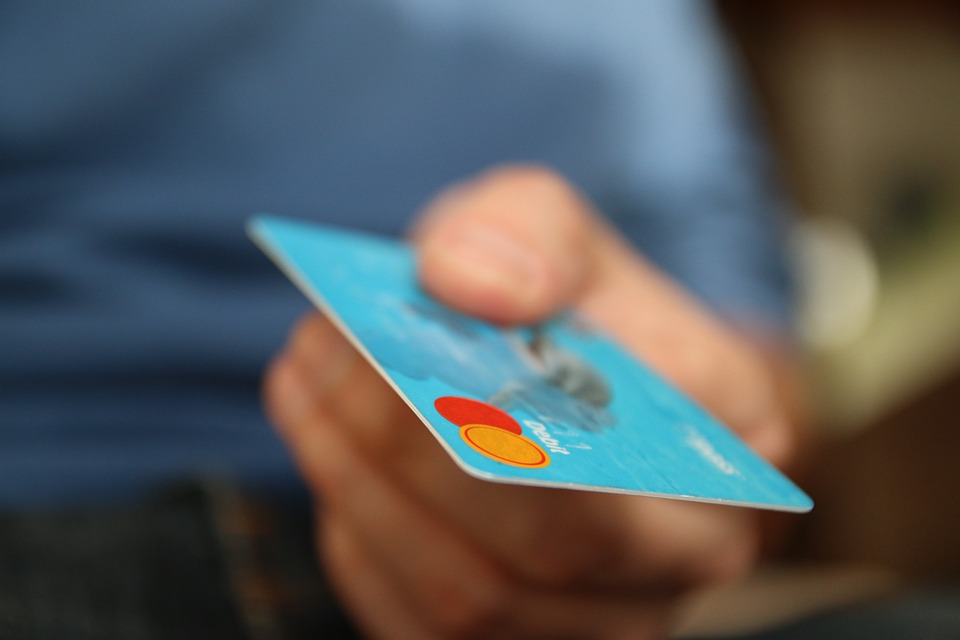 A magyarok kétharmada okostelefonnal fizetne bankkártya helyett