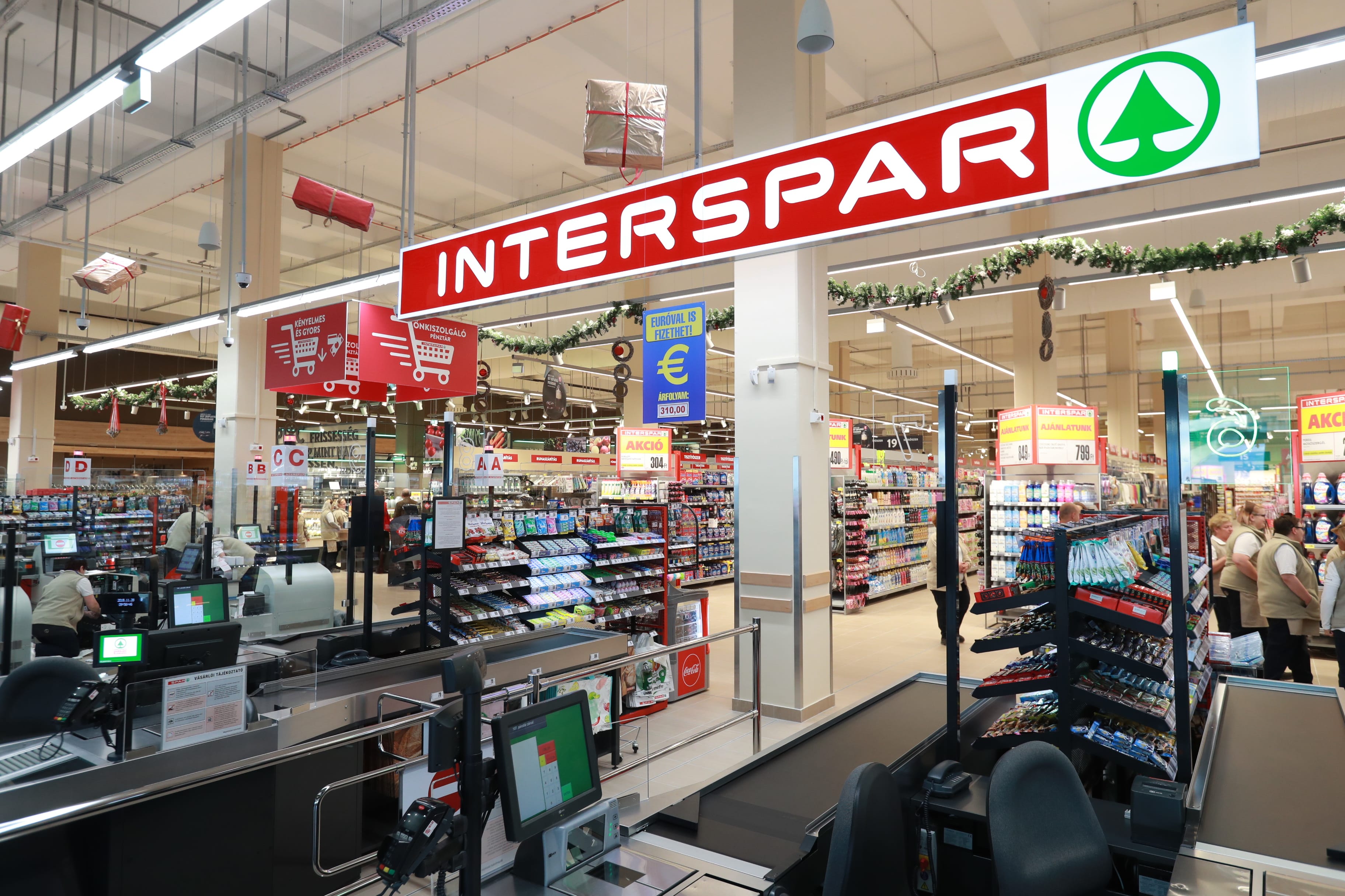 Mintegy 1,7 milliárd forintból újult meg a miskolci INTERSPAR 