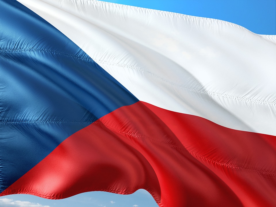 Csehországban hétfőtől bevezetik az intelligens karantént