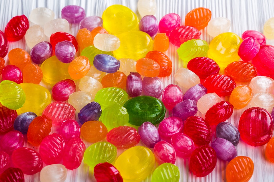 A megengedettnél több színezéket találtak a gyerekeknek szánt cukorkában