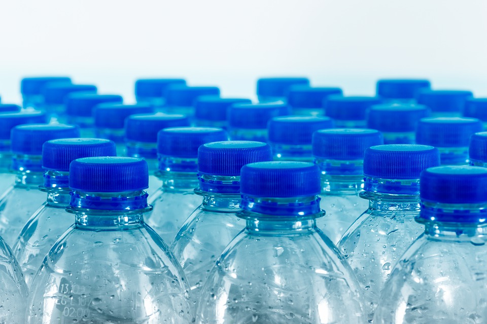 Bojkottálja a PET-palackos italok beszerzését a Pécsi Tudományegyetem