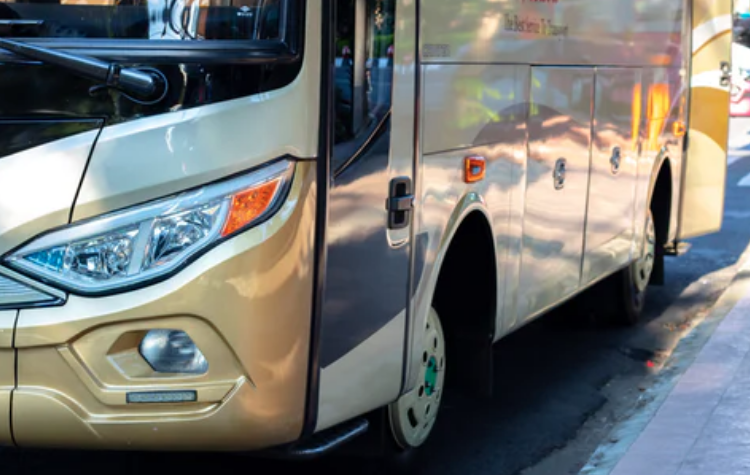 1300 teherautót és autóbuszt vizsgált meg a közlekedési hatóság