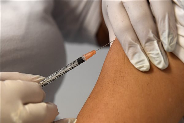 WHO: Nem tudni, mikorra lesz vakcina