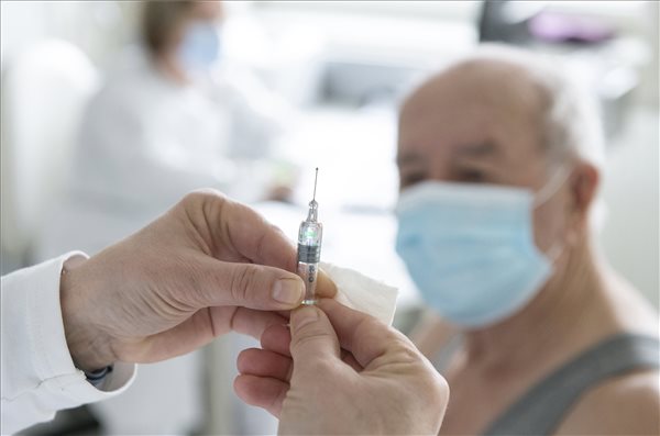 Orvosi szaklap állt ki a kínai vakcina mellett