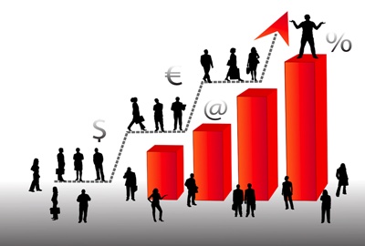 Márciusban 4,4%-kal emelkedtek a nettó átlagkeresetek