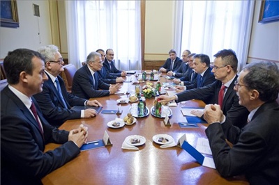 Orbán Viktor a francia Servier vezetőivel tárgyalt