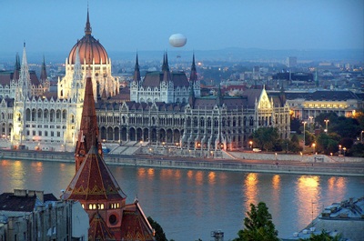 Gyalogosbarát lett a pesti Duna-part belvárosi szakasza