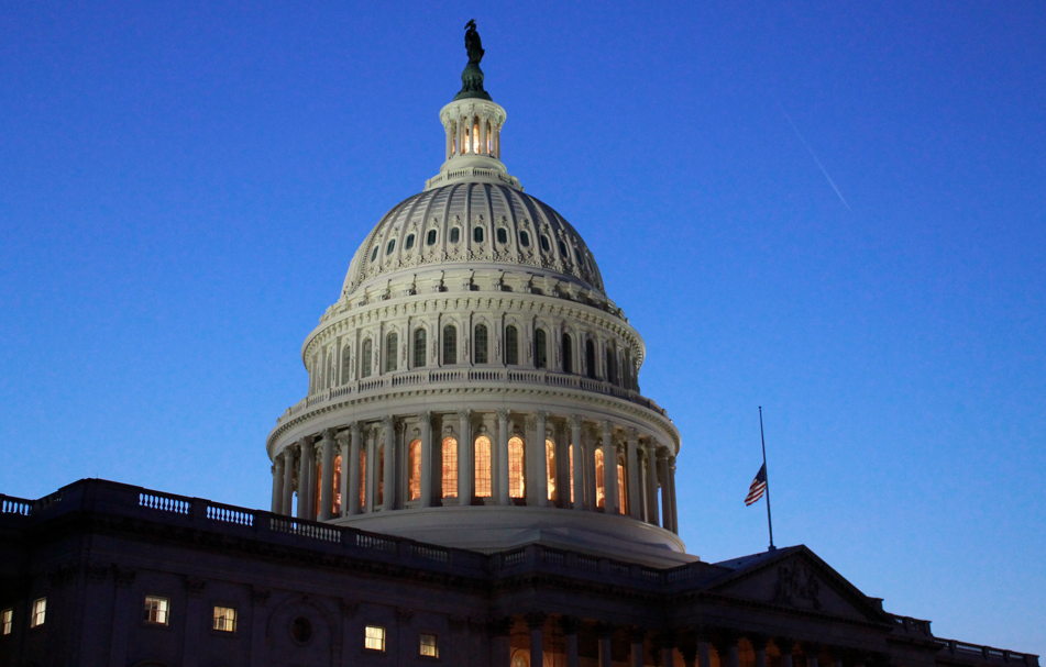 Fitch: negatív figyelőlistán az amerikai 'AAA' adósbesorolás