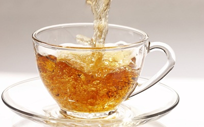 Újabb pozitív hatásra derült fény a tea- és kávéfogyasztással kapcsolatban