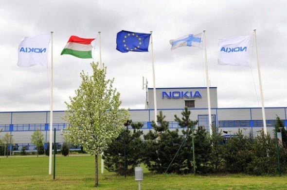 A Microsoft bezárja a Nokia komáromi gyárát