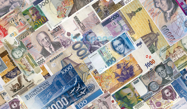 Csak a svájci frank és a norvég korona túlértékelt a dollárhoz képest