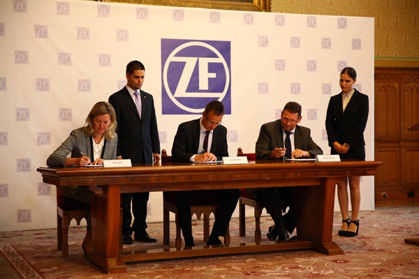Stratégiai megállapodást kötött a Magyar Kormány és a ZF Hungária Kft.