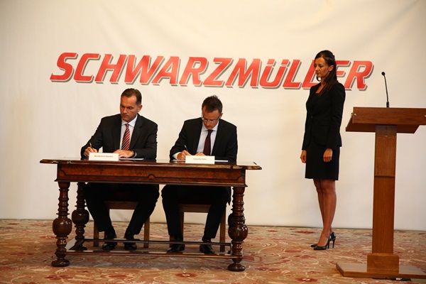 Stratégiai együttműködési megállapodást írt alá a Magyar Kormány a Schwarzmüller Kft.-vel