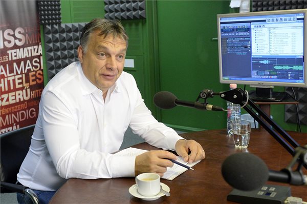 Orbán: Harmadával csökkennek a törlesztőrészletek 