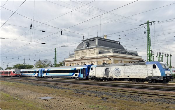 Forgalomba állt a MÁV-Start két Szolnokon gyártott új IC+ kocsija