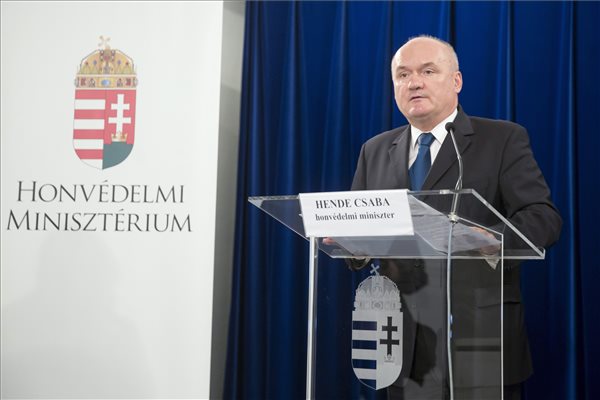 4 év alatt 50 százalékkal emelik meg a katonák illemtényét