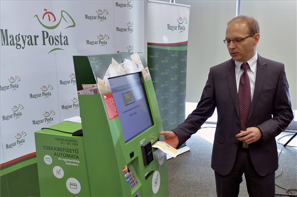 Csekkbefizető automatákat telepít a posta