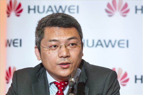 A Huawei 10 milliárd forintot fordít a magyarországi optikai távközlési hálózat bővítésére