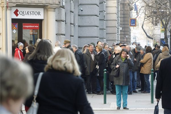 Quaestor - Az Ab megkezdte az indítványok tárgyalását, novemberben lesz a következő forduló