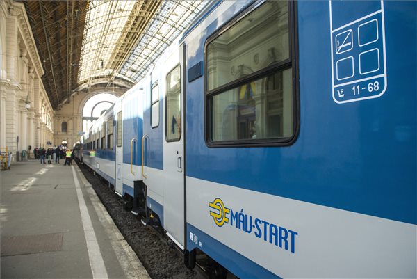 750 magyar fiatal juthat ingyenes vonatbérlethez