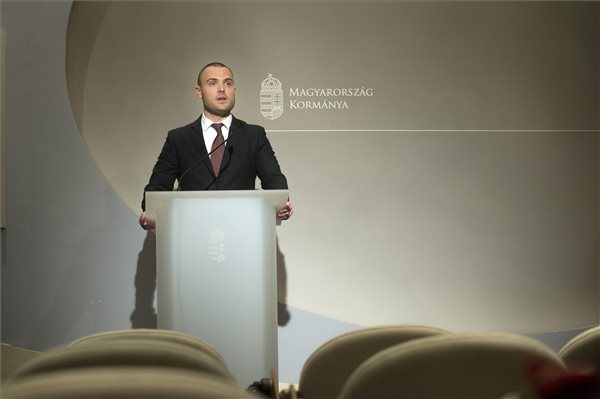 Leállíttatták az építkezést az M4-es autópálya kartellgyanúval érintett szakaszán