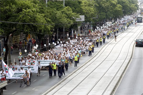 A gyógyászati segédeszköz forgalmazók is csatlakoznak az egészségügyi szakdolgozók demonstrációjához