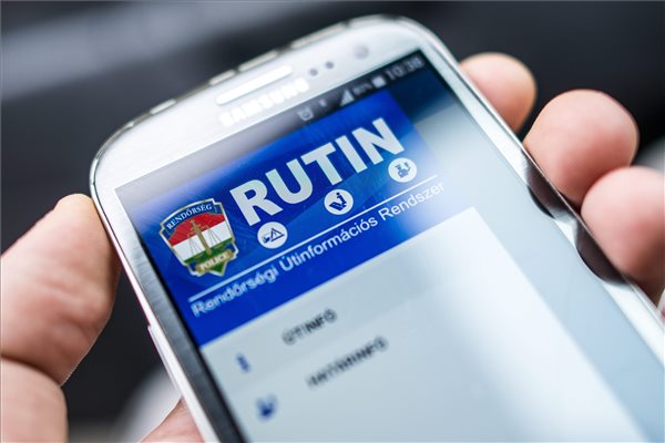 Útinformációs mobilapplikációt fejlesztett ki a rendőrség