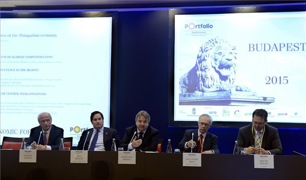 Bankvezetők: több hitelezési kockázatot vállalhatnak a bankok a jövőben